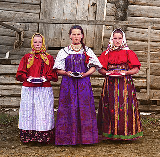 С.М.Прокудин-Горский. Крестьянские девушки. Российская империя. 1909 г.