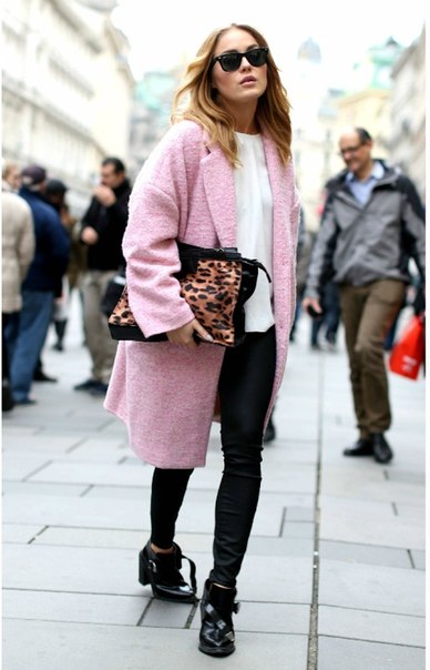 Выбор сумки к розовому пальто
