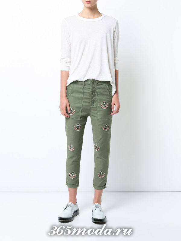 укороченные зеленые джинсы бойфренды