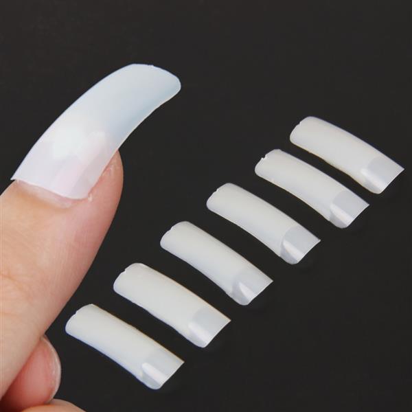 Типсы – пластмассовые формы, имитирующие натуральные ногти