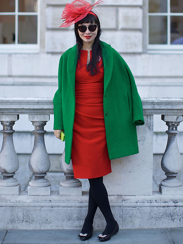 Зеленое с красным платье
