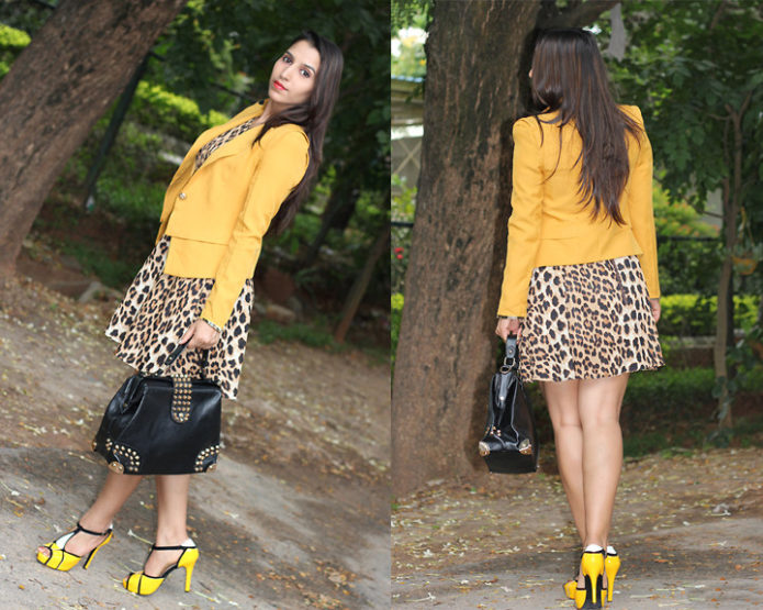 Леопардовое платье с жёлтым жакетом и туфлями