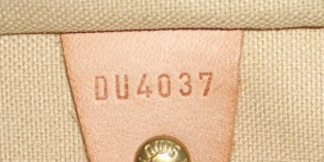 Оригинал и подделки сумок Louis Vuitton: внутри должен быть выбит серийный номер