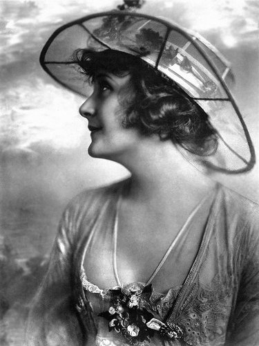 Женская шляпка XIX века. Море лент, цветов и фантазии, фото № 2