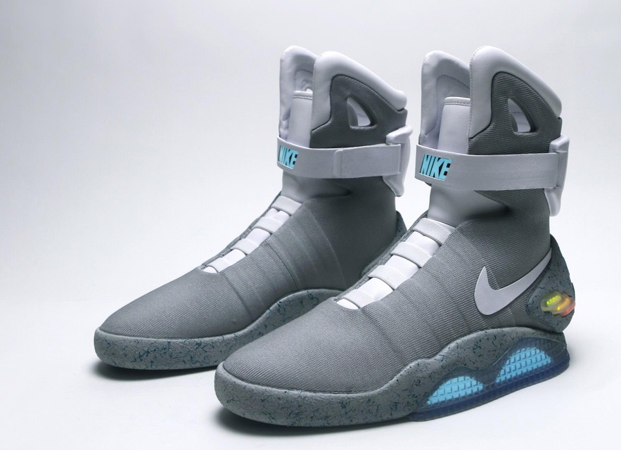 Кроссовки Nike с автоматической шнуровкой
