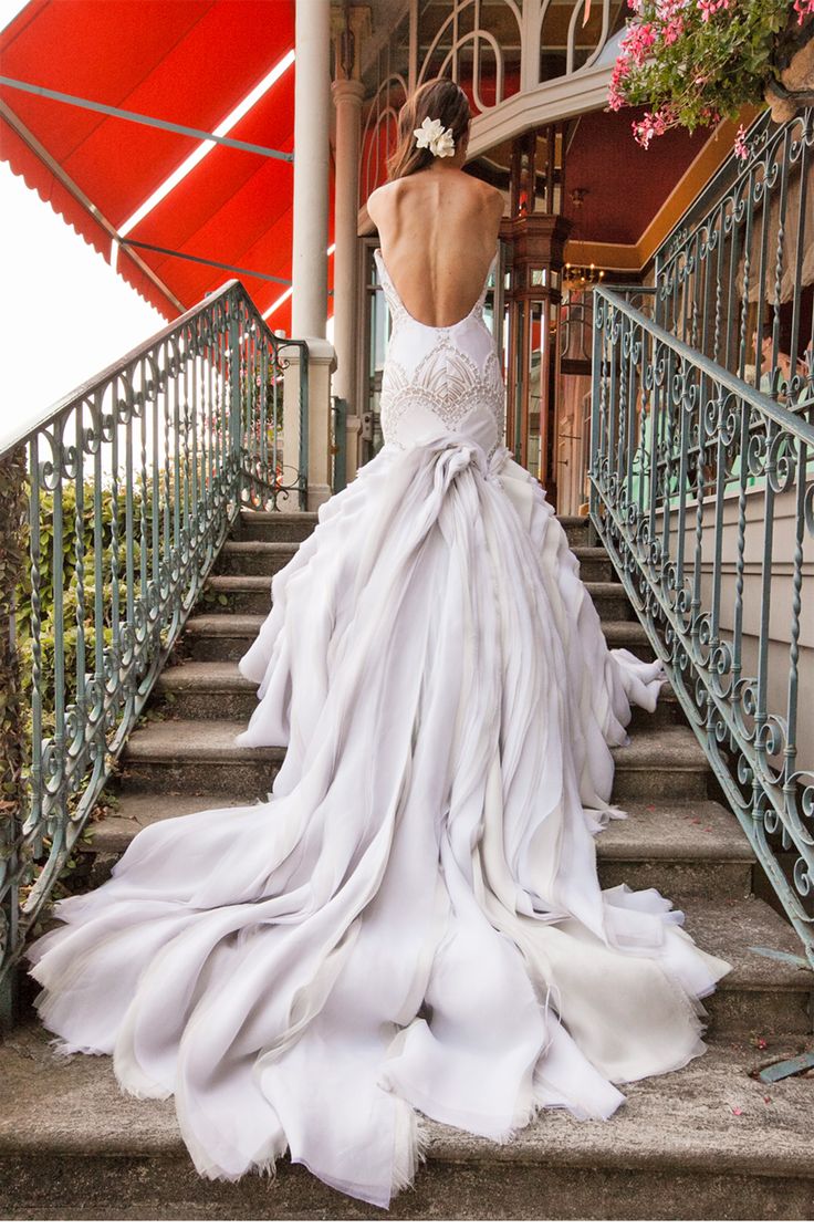 платье со шлейфом свадебное