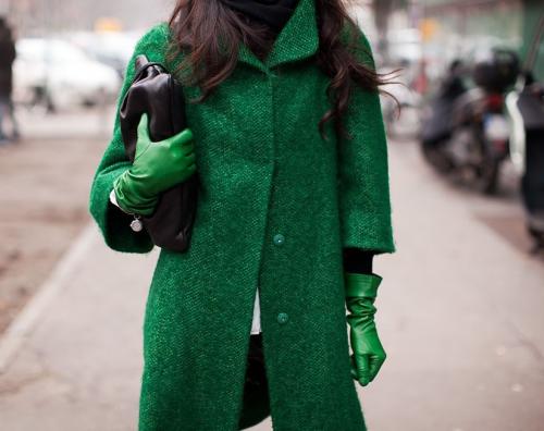 Хомут под зеленое пальто. Зеленое пальто, какой шарф подойдет?