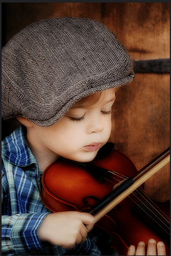 Мальчик, играющий на скрипке