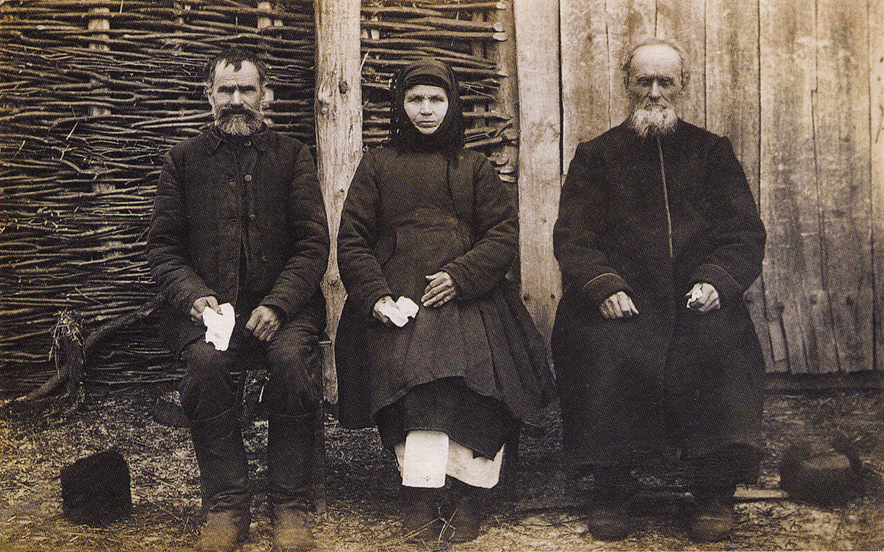 Селяне в традиционных одеждах. 1921