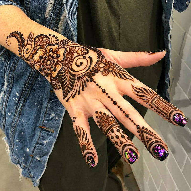 Татуировка в индийском стиле