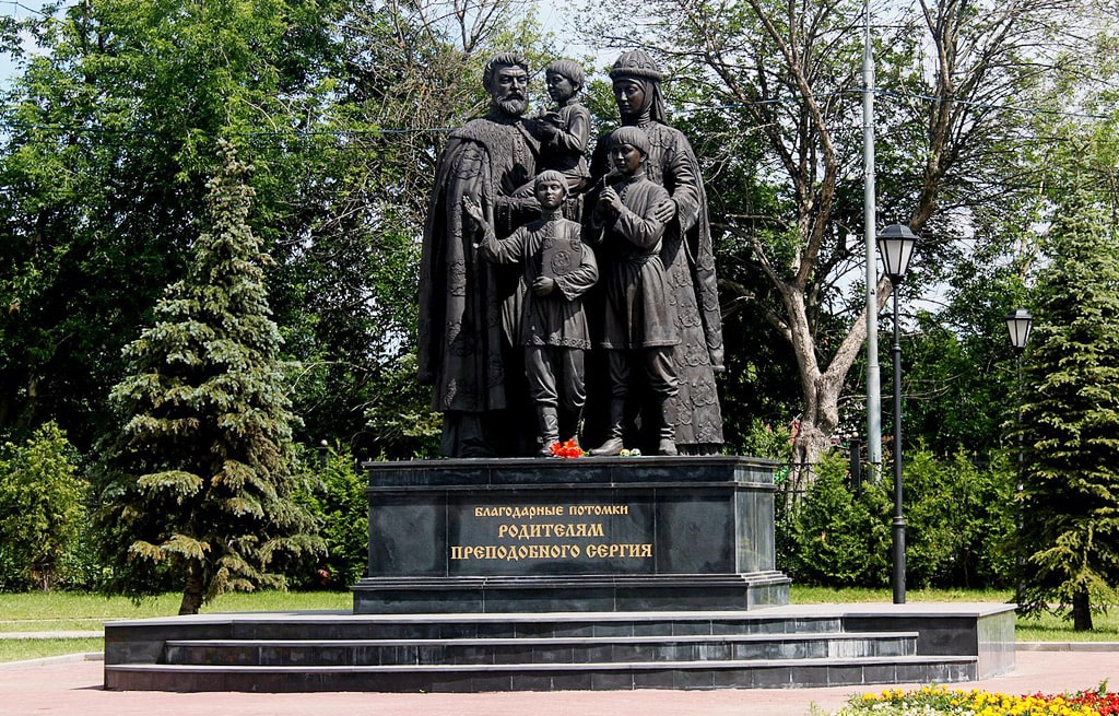 pamyatnik-roditelyam-sergiya-radonezhskogo