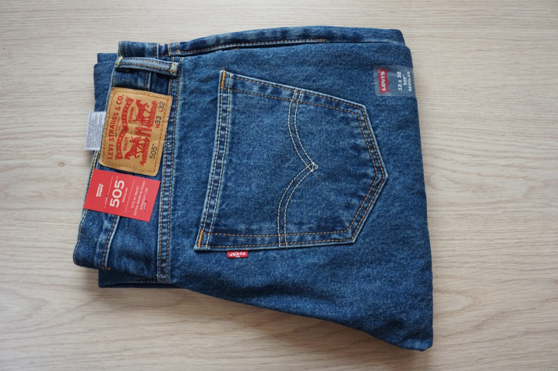 сложенные джинсы