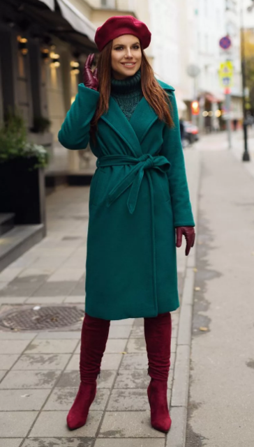 зеленое изумрудное пальто и бордо