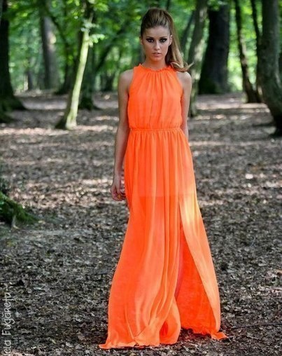 С чем носить оранжевое платье?