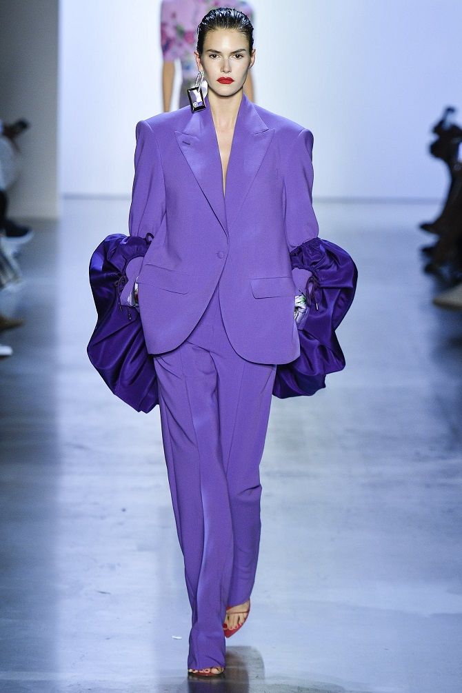 фиолетовый женский костюм