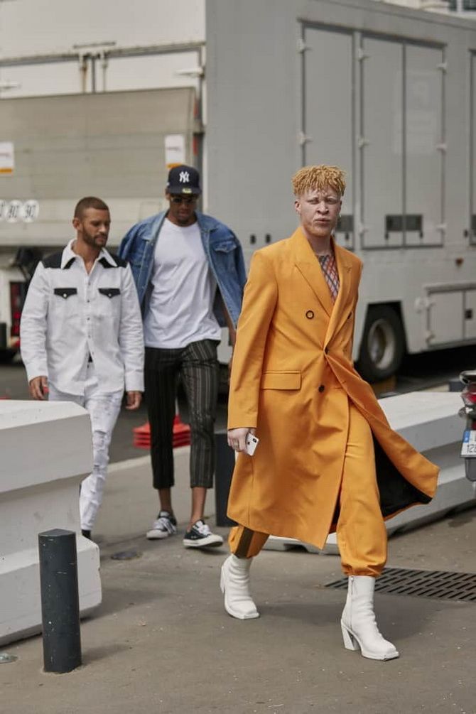 мужское оранжевое пальто