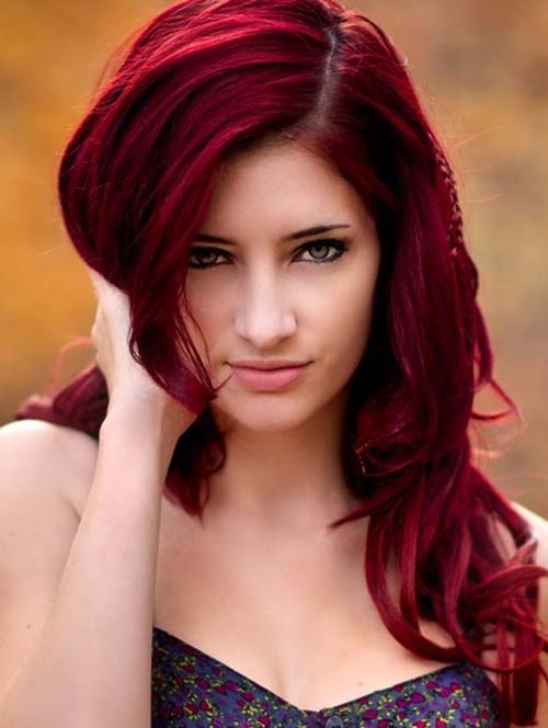 Девушка с волосами красного цвета
