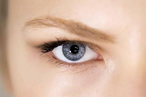 Макияж для серых глаз с нависшим веком. Как сделать макияж для голубых глаз с нависшим веком?