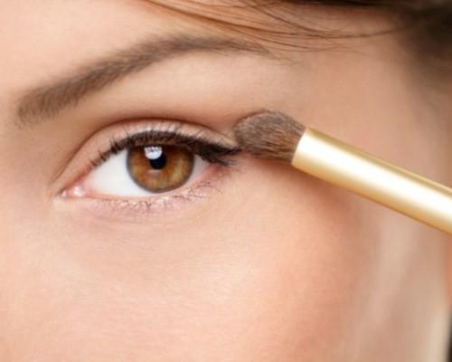 Как подчеркнуть узкие глаза. Как делать макияж для узких глаз: основные правила