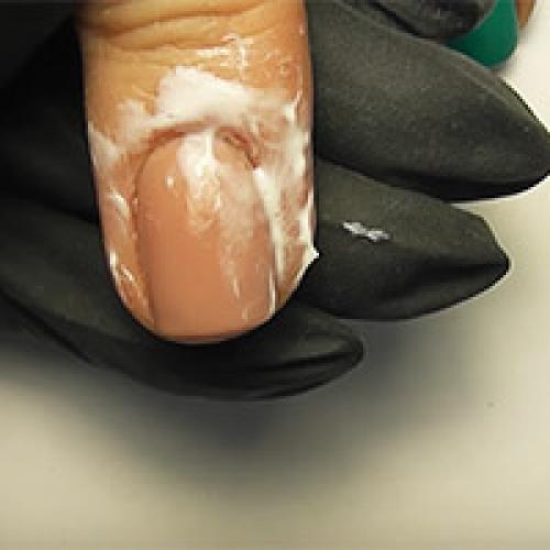 Чем снять гелевое покрытие с ногтей. Как снять лак-гель без специальной жидкости