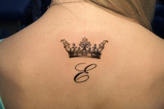 Что означает татуировка в виде короны?