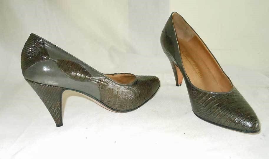 Vintage heels. Каблук конус. Туфли Версаче Винтаж. Конусообразный каблук. Туфли рептилия.