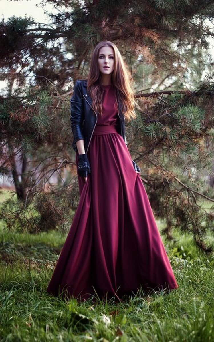 Бордовое платье с курткой косухой