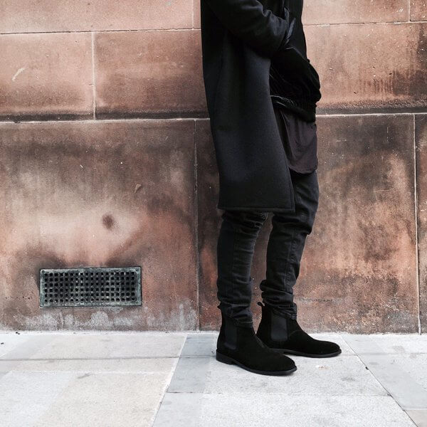 chelsea-boots-with-black-denim