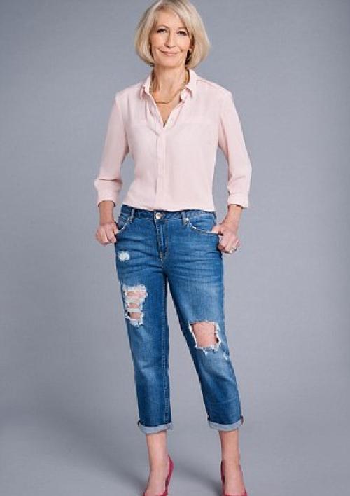 С чем носить рваные джинсы осенью. 20 идей, как стильно носить рваные джинсы осенью 2019 32