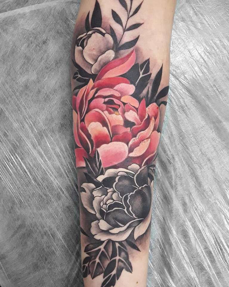 татуировки на руке для девушек цветы
