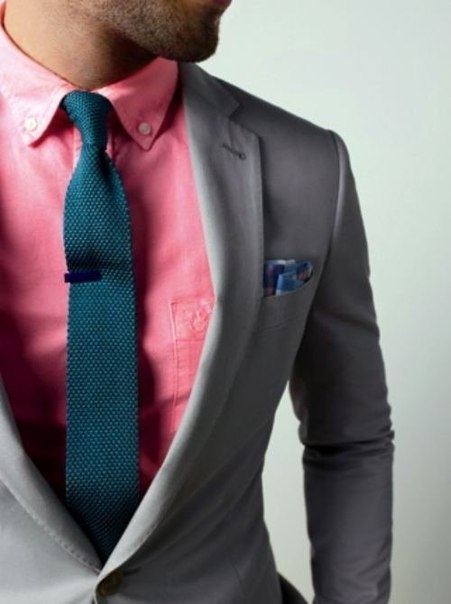 Синий галстук и розовая рубашка