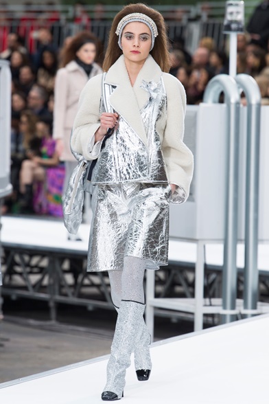Куртка и юбка цвета металлик от Chanel