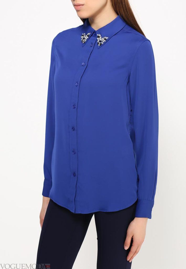 блузка с воротником синяя