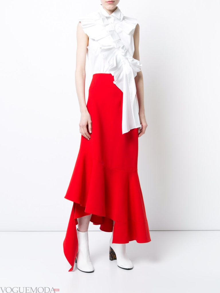 красная юбка с белым топом
