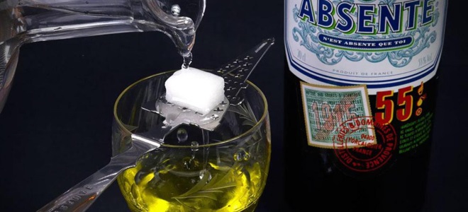 Как правильно пить абсент с сахаром