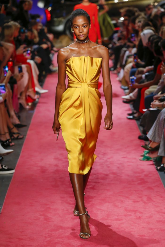 Желтое платье Brandon Maxwell