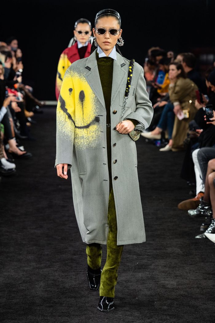 Модное пальто с принтом  осень-зима 2019-2020 из коллекции Alexander Wang