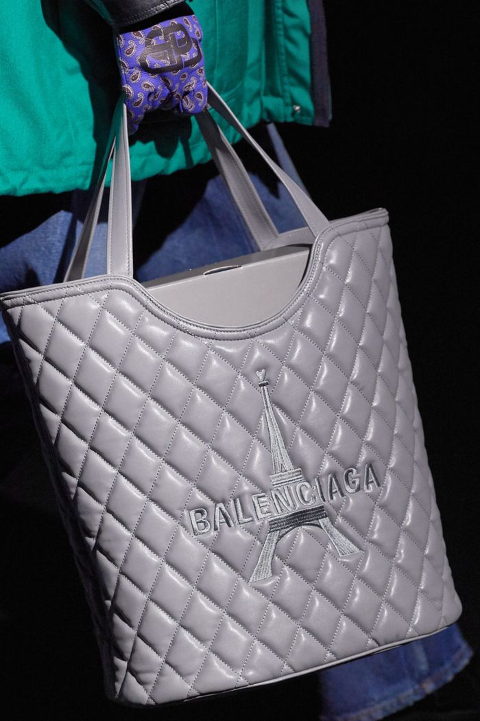 Модная сумка-шоппер Balenciaga