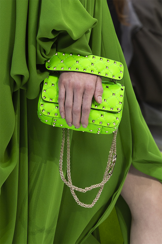 Что мы будем носить весной: 53 сумки с недели моды в Париже (фото 47)