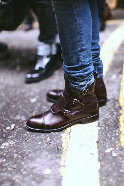 мужские коричневые лакированные ботинки