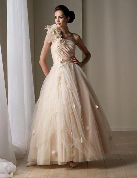 бежевое свадебное платье 
