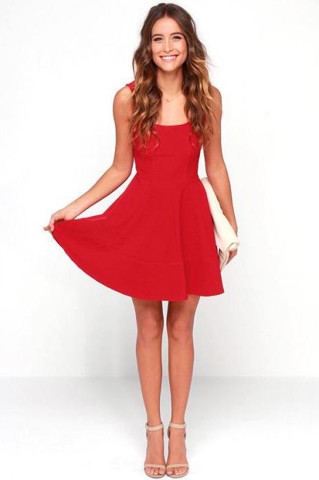 красное платье коктейльное с чем носить